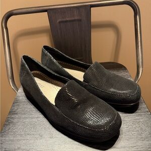 Trotters T1365-004 Jenn Mini Dots Black Loafers Flats Shoes Women Sz 8W